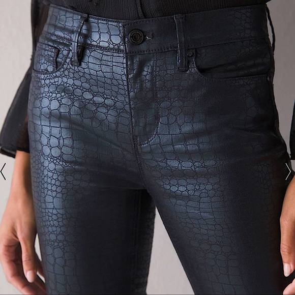 White House Black Market Denim - NWT White House Black Market Mid-Rise Coated Black Croc Skinny Jeans Size 6R
